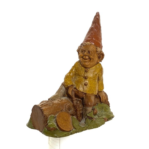 Vintage Thomas F Clark Gnome Moe Sits On Tree Stump 1984 #26 Carin Studio - Picture 1 of 2